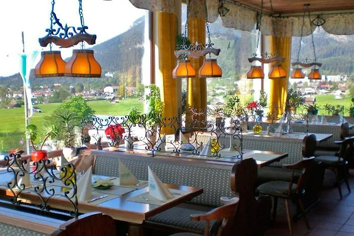 Hotel Restaurant Hausberg 3*